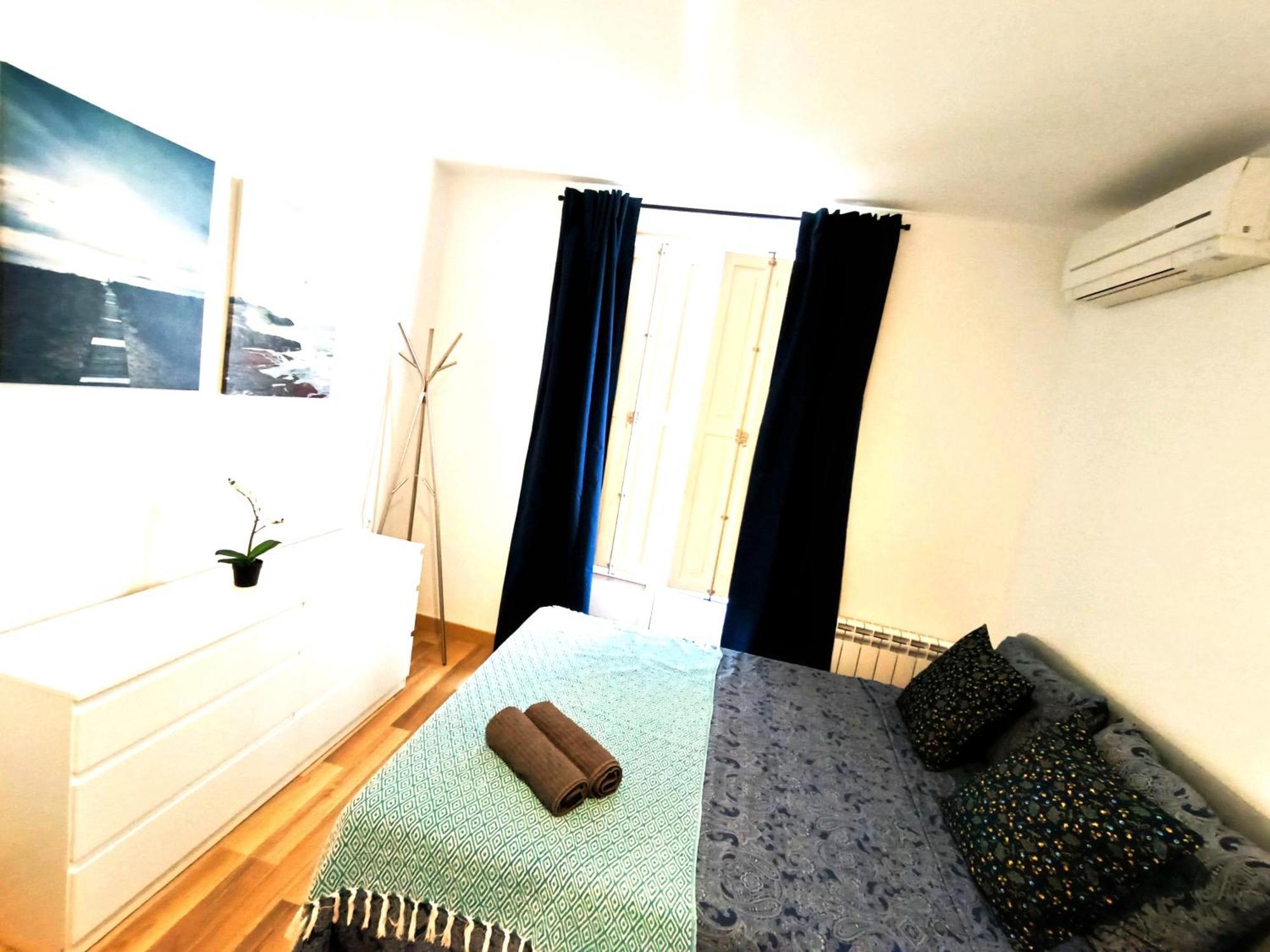 Private Rooms By La Rambla Barcelona Exterior photo