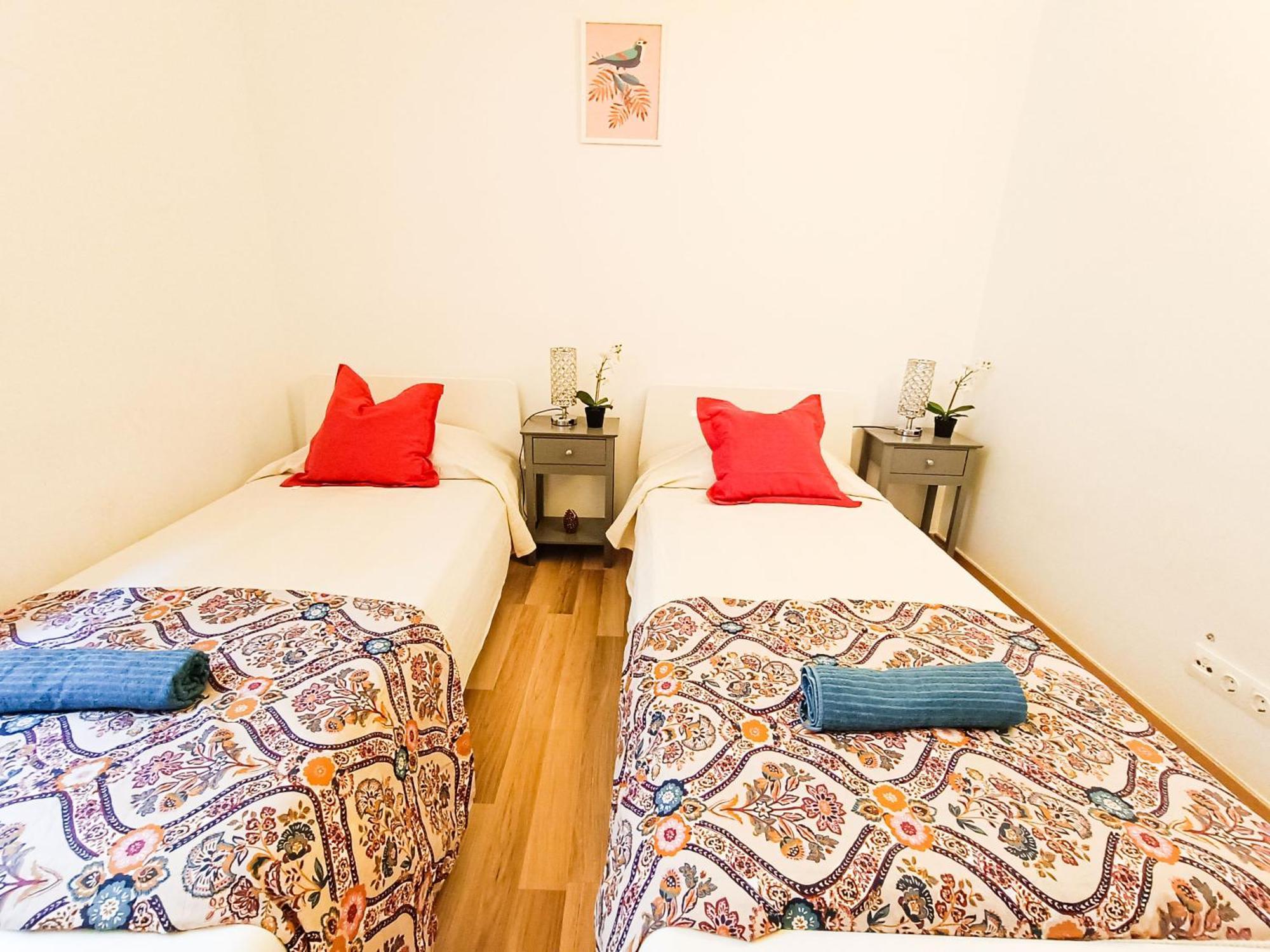 Private Rooms By La Rambla Barcelona Exterior photo