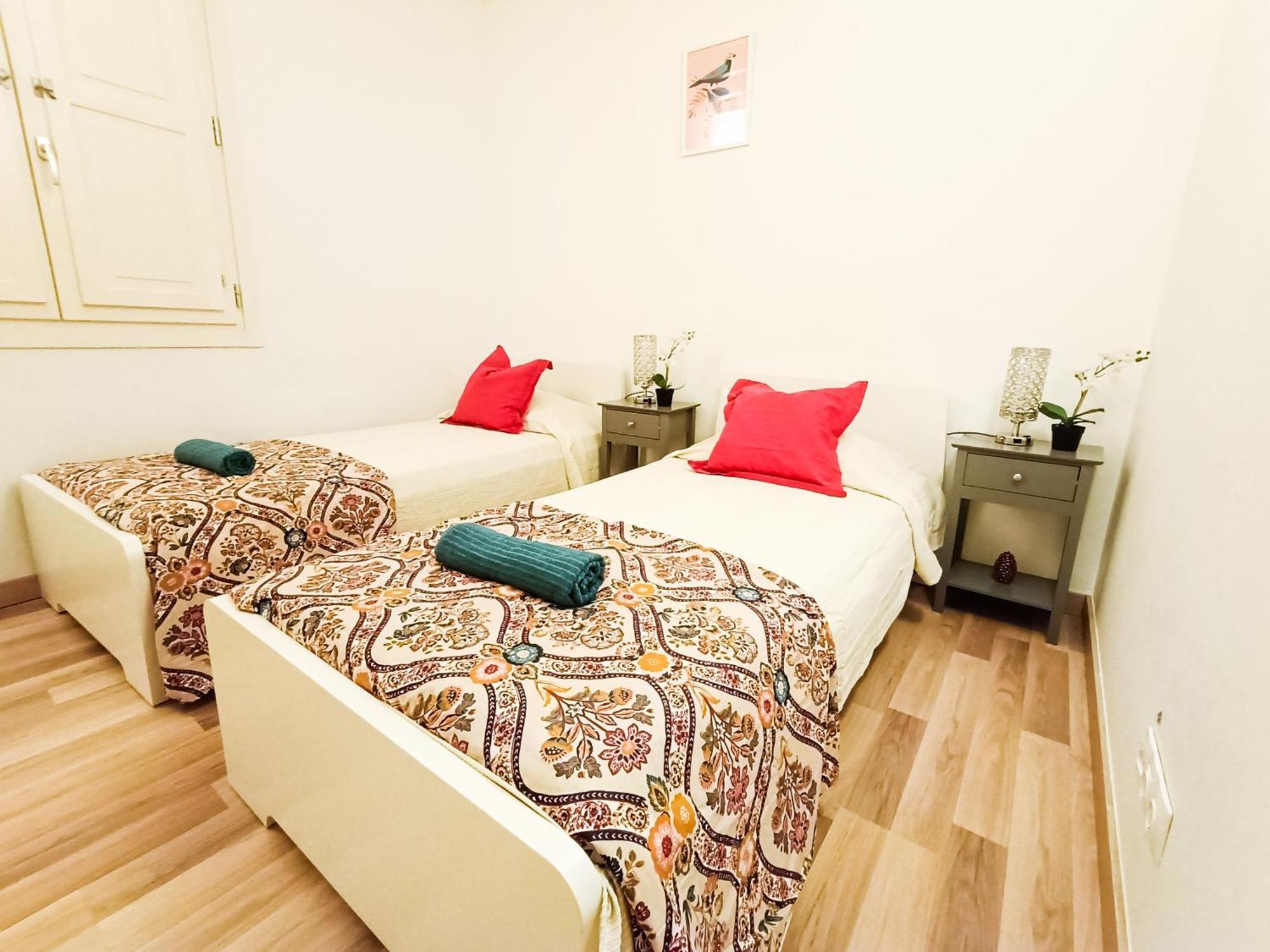 Private Rooms By La Rambla Barcelona Exterior photo